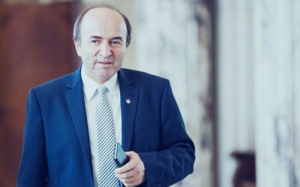 Ministrul Justiției declanșează procedura de revocare din funcție a procurorului general Augustin Lazăr