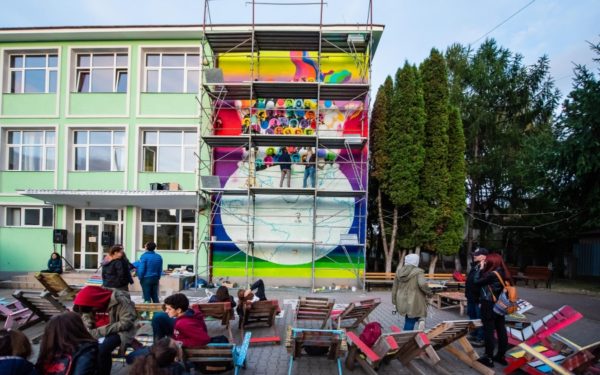 FOTO | România în 100 de fețe. Elevi, profesori și invitați au umplut de culoare Liceul „Onisifor Ghibu”