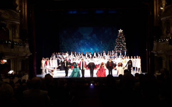 FOTO&VIDEO | Colindele și muzica specială de Sărbători, pe placul clujenilor. Opera Română a fost nevoită să suplimenteze numărul spectacolelor de Crăciun