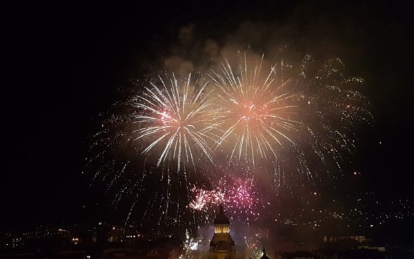 Spectacolul de artificii de Revelion se mută în Piața Avram Iancu