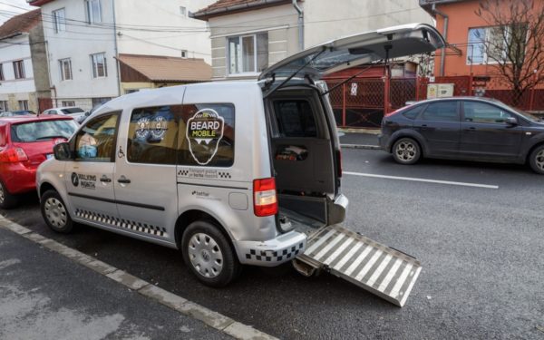 FOTO | Primul taxi comunitar din Cluj-Napoca, The Beard Mobile, primește finanțare de la Primărie