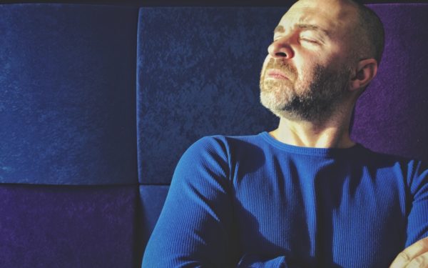 Actorul Adrian Cucu, la EBS Radio: „După 2000, în teatru a fost o schimbare grea. Acum, la Cluj, în săli e plin, plin”