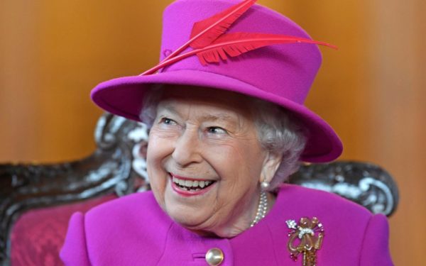 Regina Marii Britanii își caută majordom. Se oferă un salariu de 26.000 de lire pe an