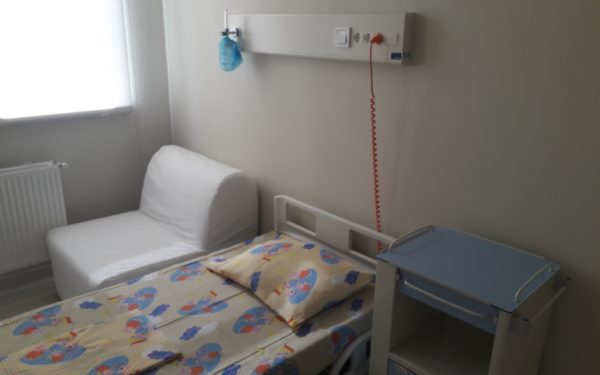 FOTO | Clinica de Pediatrie II din Cluj, prima din Nord-Vestul țării care are camere sterile pentru copiii cu afecțiuni oncologice