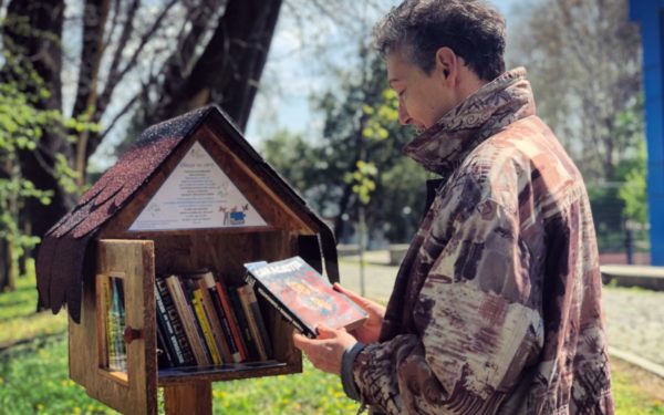 FOTO | Căsuțe cu cărți în Parcul Sportiv „Iuliu Haţieganu” din Cluj-Napoca