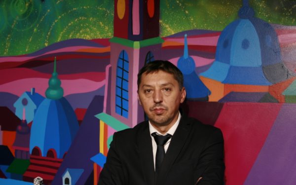 Interviurile EBS | Profesorul Daniel David despre cercetare: „O universitate cu anvergură internațională trebuie să genereze ea lucruri noi pe care să le predea și alții”
