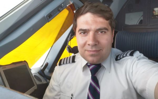 Interviurile EBS | Vlad Noghi, pilot de avion: „Celor cărora le este teamă să zboare, le este practic frică să predea controlul”