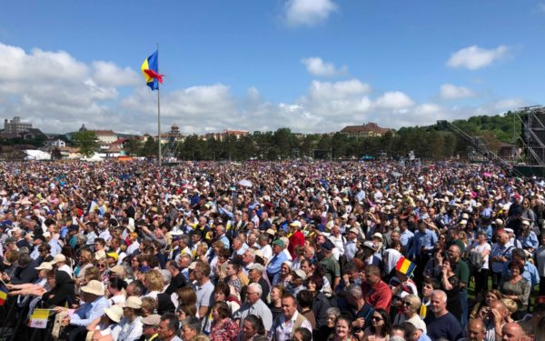 FOTO&VIDEO | „A fost înălțător!” Sute de mii de români au avut ocazia să îl întâlnească pe Papa Francisc