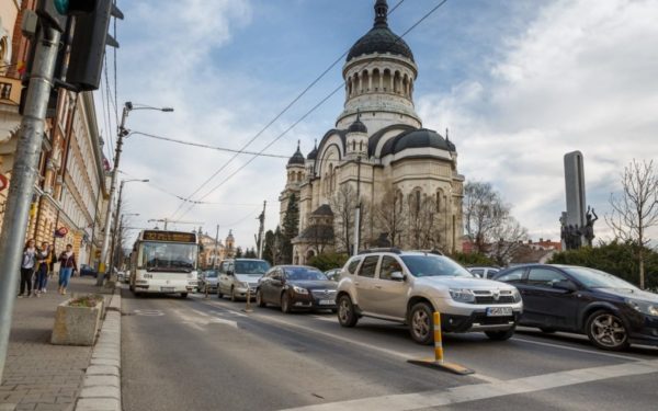 O nouă bandă dedicată pentru transportul în comun și pentru biciclete devine funcțională la Cluj