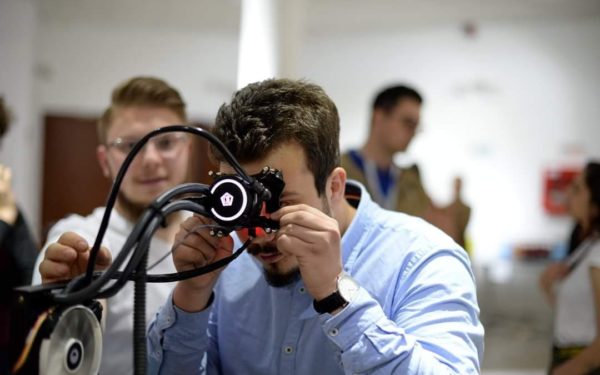 FOTO | Antidotul gândit de trei studenți la excesul de cofeină: cafeaua digitală