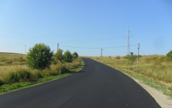 FOTO | Șoseaua DN1 – Ardeova – Mănăstireni, o legătură spre zonele turistice din Munții Apuseni, a fost asfaltat