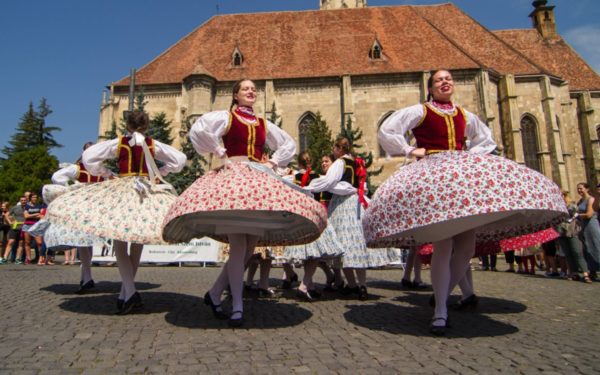 Weekend plin la Zilele Culturale Maghiare. Concerte, expoziții și un spectacol folcloric vor anima orașul