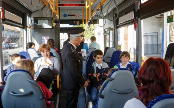 Elevii din Florești vor fi transportați la școală cu autobuze speciale