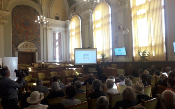 FOTO | Emoții la vârsta a treia. Peste 80 de seniori au început astăzi facultatea la Cluj