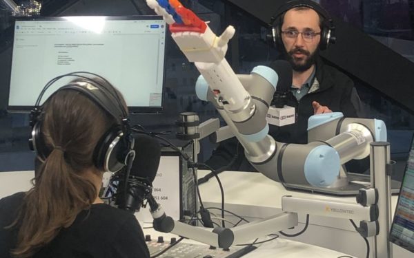 VIDEO | Un robot va dirija primul lui concert, în beneficiul copiilor bolnavi