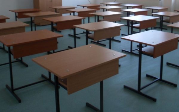 Școlile din România se închid de miercuri