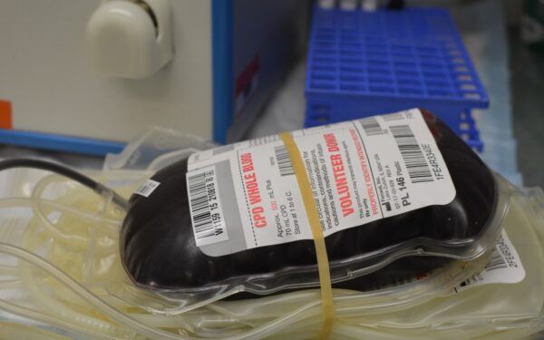 E nevoie de plasmă convalescentă pentru bolnavii de Covid-19 în stare gravă! Autoritățile fac apel la clujenii vindecați să doneze sânge