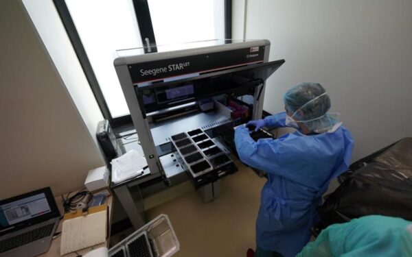 Laboratorul Spitalului de Urgență din Cluj a depășit pragul de 20.000 de teste pentru depistarea Covid-19