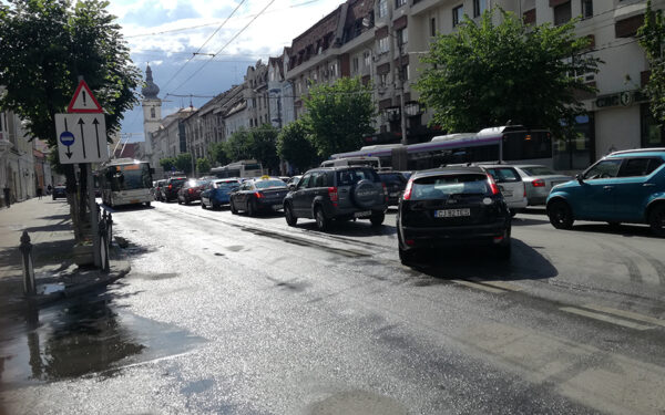 Clujul s-a aglomerat din nou. Redeschiderea școlilor, revenirea la birouri și lucrările din centru dau traficul peste cap