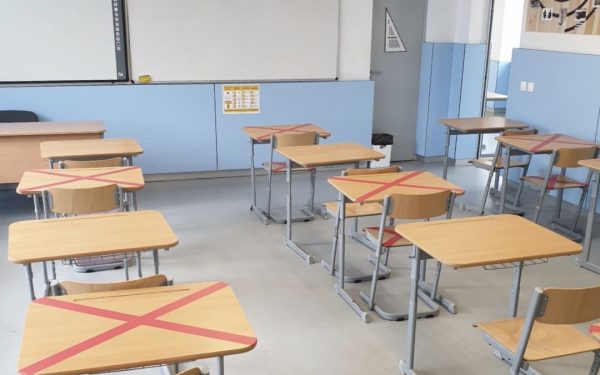 AUDIO | Școlile din Cluj-Napoca ar putea rămâne închise încă două săptămâni. Din cauza numărului mare de infectări, cursurile față în față nu se pot relua