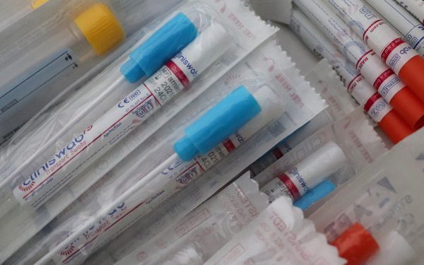 300.000 de teste rapide pentru depistarea Covid-19 vor ajunge la Unitățile de Primiri Urgențe ale spitalelor din țară