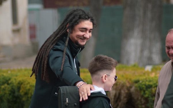 Muzicianul clujean Paul Ilea a lansat o piesă cu Taraf De Caliu și Aris