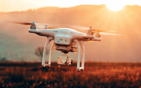 Cum zburăm cu dronele. Legal