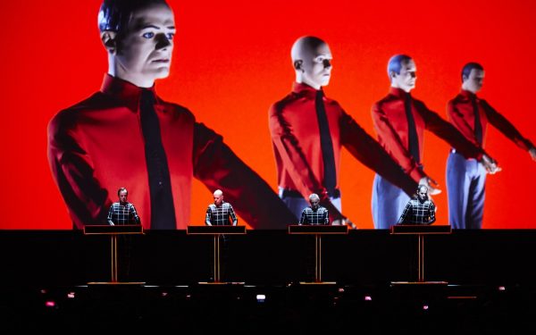 Kraftwerk, pionierii muzicii electronice, incluși în Rock & Roll Hall Of Fame