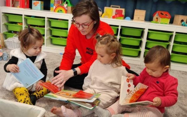 Părinții interesați de educația copiilor, dar și de propria dezvoltare pot merge la gradinița părinților ☺️