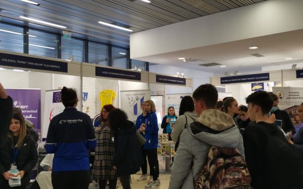 Ce își doresc elevii de la viitorul lor liceu? În ce măsură mai e meseria brățară de aur ?
