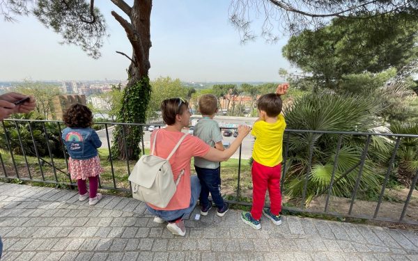 Turismul în familie și provocările lui. Excursiile în străinătate sunt tot mai căutate de părinți