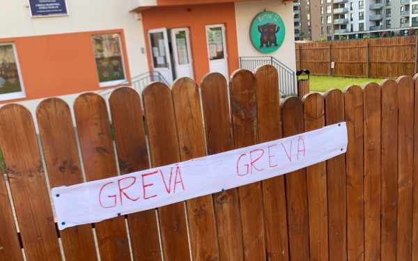 Grevă japoneză în creșele din Cluj. Soarta angajaților e incertă. La fel și cea a copiilor