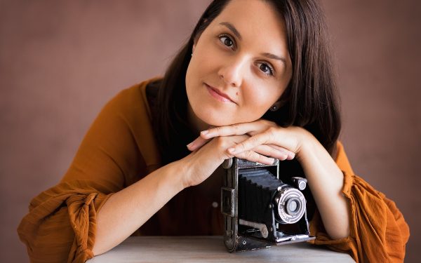 Camelia Burduja, despre fotografia de familie: Le spun bunicilor că ei transmit un mesaj care va fi înțeles de nepotul lor peste 30 de ani