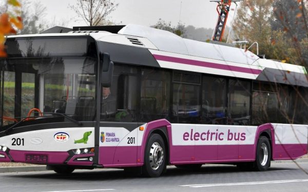 Persoanele vârstnice care locuiesc lângă Cluj își pot face abonamente pentru transportul în comun pe 2023