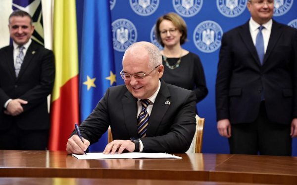 Știrile dimineții: Contracte în valoare de 7 milioane de euro pentru reabilitatea termică a 10 blocuri din Cluj-Napoca/CFR Cluj a câștigat cu scorul de 3-1 meciul cu FCU Craiova/6 din 10 români vor să cumpere electronice și electrocasnice de Black Friday