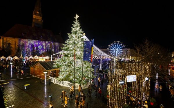 Căsuțele de la Târgul de Crăciun din Cluj vor avea panouri solare pe acoperiș