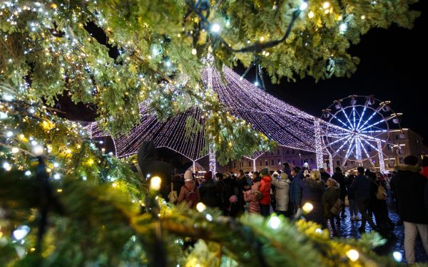 Concert Voltaj și Direcția 5 la deschiderea Târgul de Crăciun din Cluj-Napoca. Vezi programul