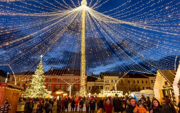 Clujenii se vor bucura și în acest an de luminițele de Crăciun