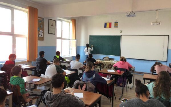 Profesorii unei școli, din mediul rural, din Cluj încearcă să reducă abandonul școlar. 1 din 4 elevi renunță la școală, arată statisticile