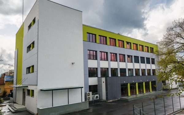Știrile zilei de 26 aprilie la EBS: O școală din Cluj-Napoca a fost modernizată | Muzeul Octavian Goga din Ciucea va fi restaurat cu fonduri europene