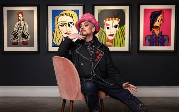 Boy George îşi exploatează talentul de pictor