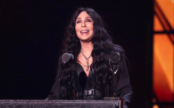 Cher a acceptat includerea în Rock & Roll Hall of Fame
