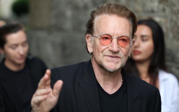 Bono, solistul trupei U2, decorat de preşedintele SUA