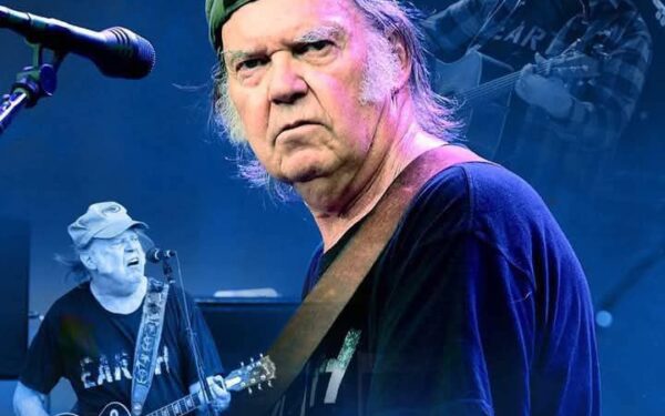 Neil Young îşi începe turneul “Love Earth” în Ucraina