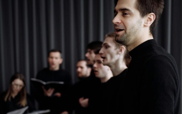 Beneficiile cântatului în cor