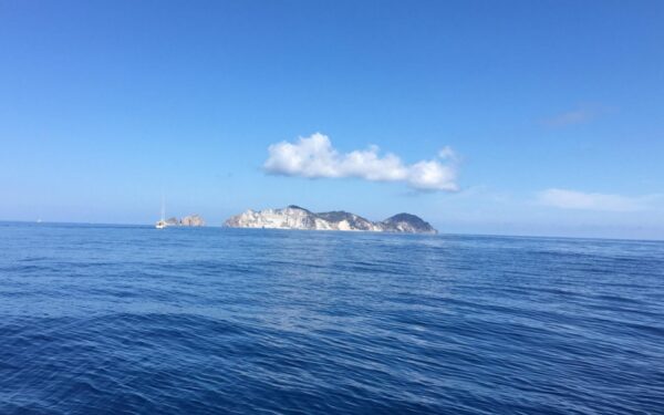 Cea mai sălbatică insulă din Italia: fără telefonie, fără electricitate, în mare parte nelocuită